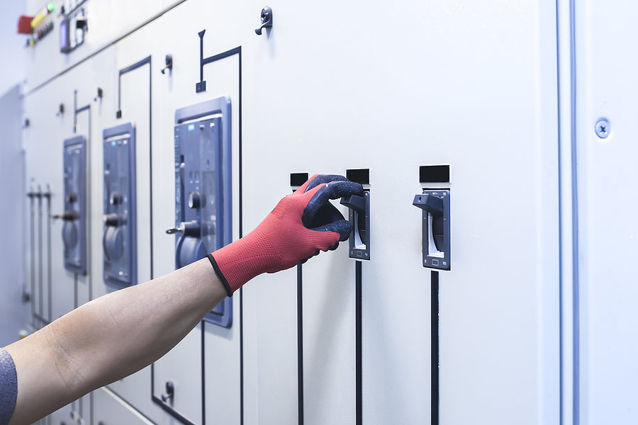 Here's how to select an electrical contractor for your commercial maintenance services